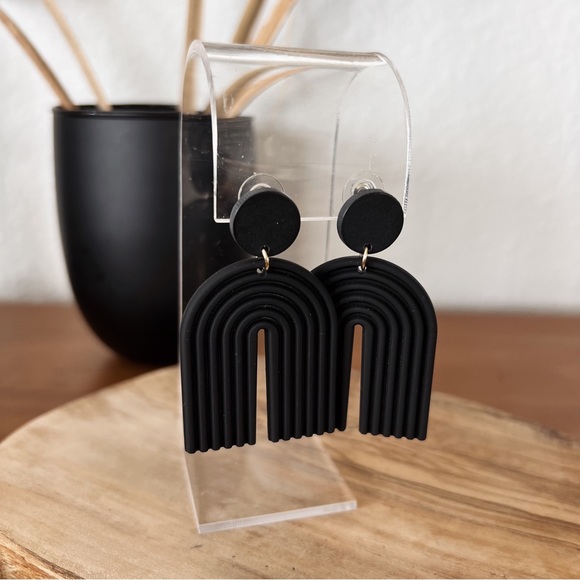 Jewelry - SOLD OUT ❌ MATTE BLACK GEOMETRIC DROP EARRINGS